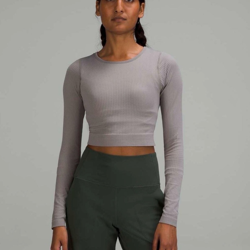 Lululemon ebb to street long sleeve shirt in gull grey

Like new size 6